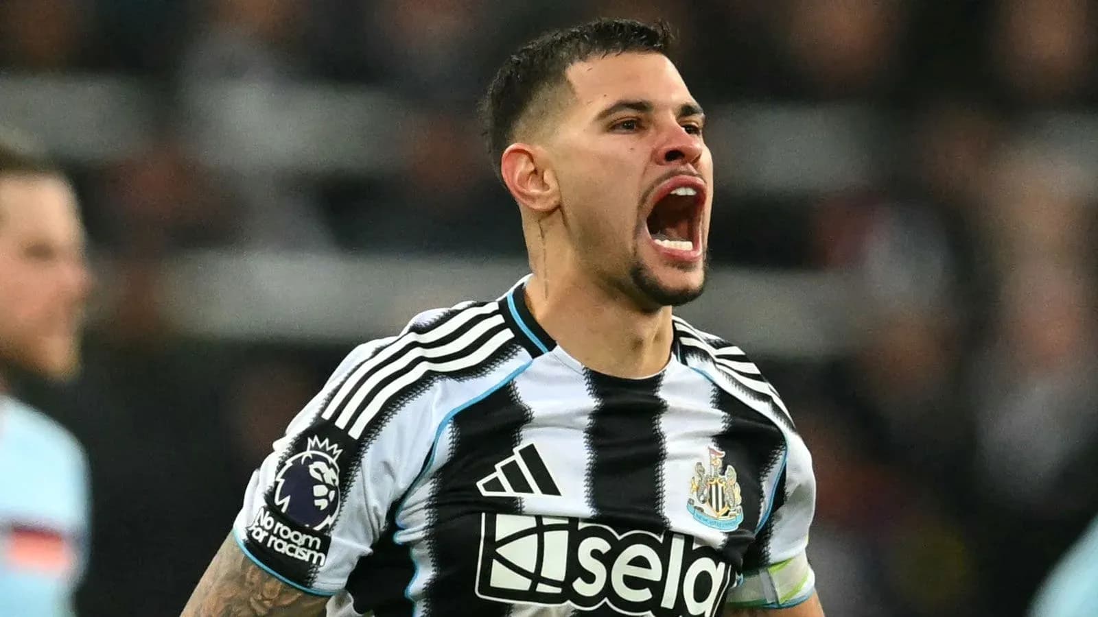 Jugador de Newcastle United celebrando una jugada Jugador de Newcastle United celebrando una jugada