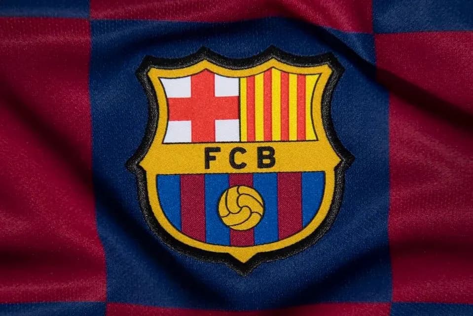 Escudo del FC Barcelona sobre fondo de camiseta Escudo del FC Barcelona sobre fondo de camiseta