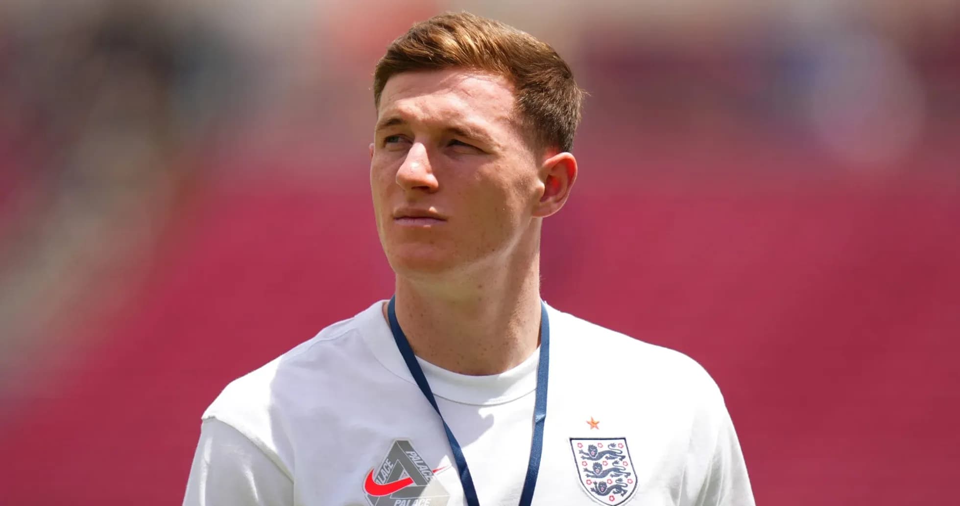 Jugador de Inglaterra en la cancha antes del partido Jugador de Inglaterra en la cancha antes del partido