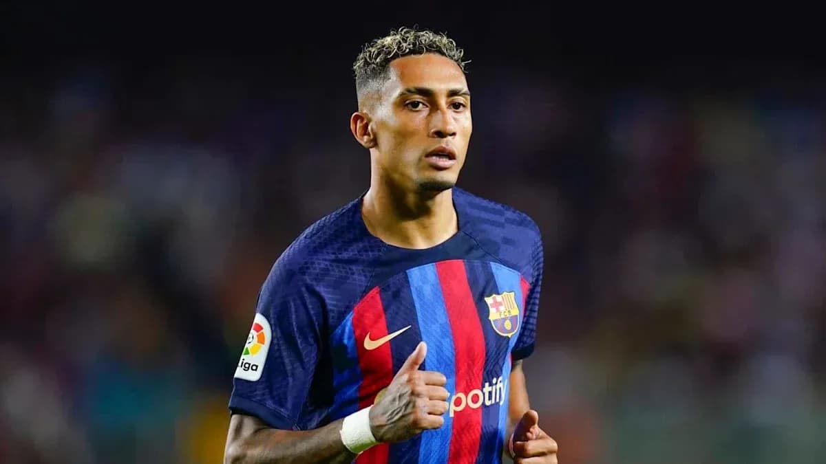 Jugador de Barcelona durante un partido en el campo Jugador de Barcelona durante un partido en el campo