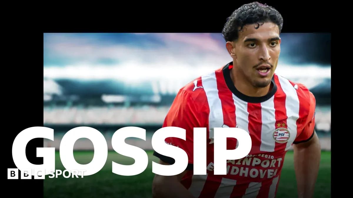Jugador de PSV corriendo en el estadio durante un partido Jugador de PSV corriendo en el estadio durante un partido