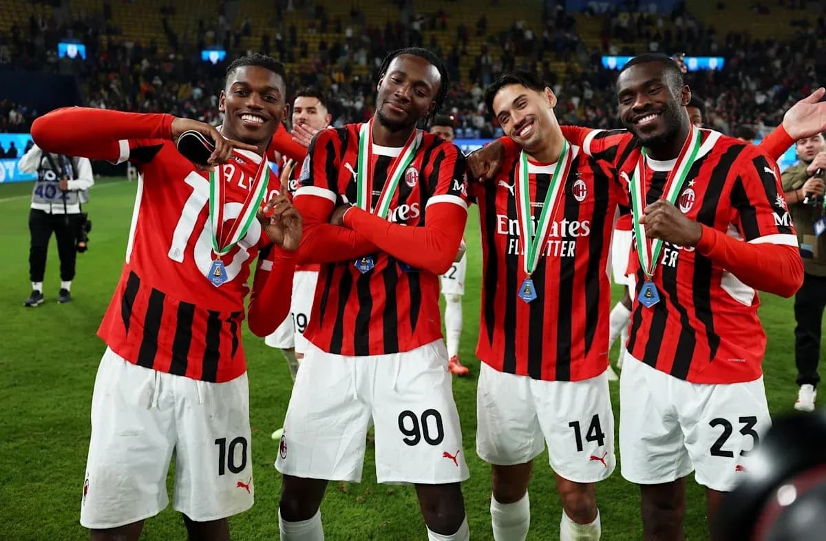 Jugadores de AC Milan celebrando con medallas Jugadores de AC Milan celebrando con medallas