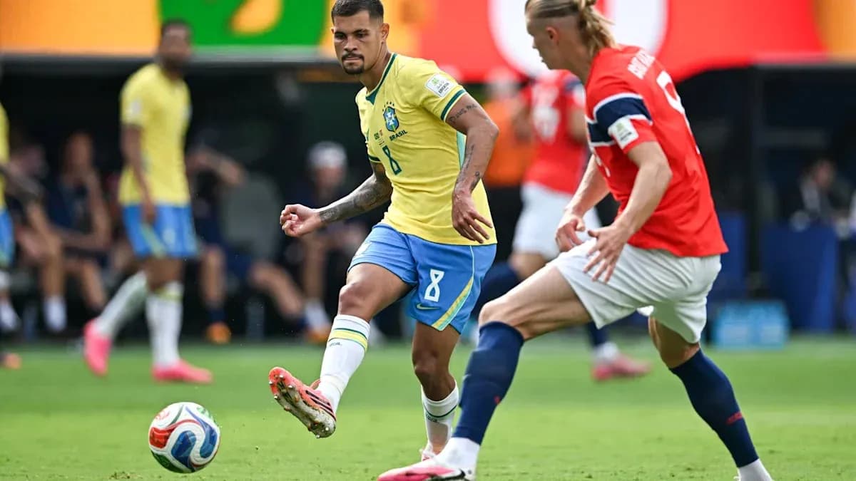 Jugador de Brasil pasando el balón durante el partido Jugador de Brasil pasando el balón durante el partido