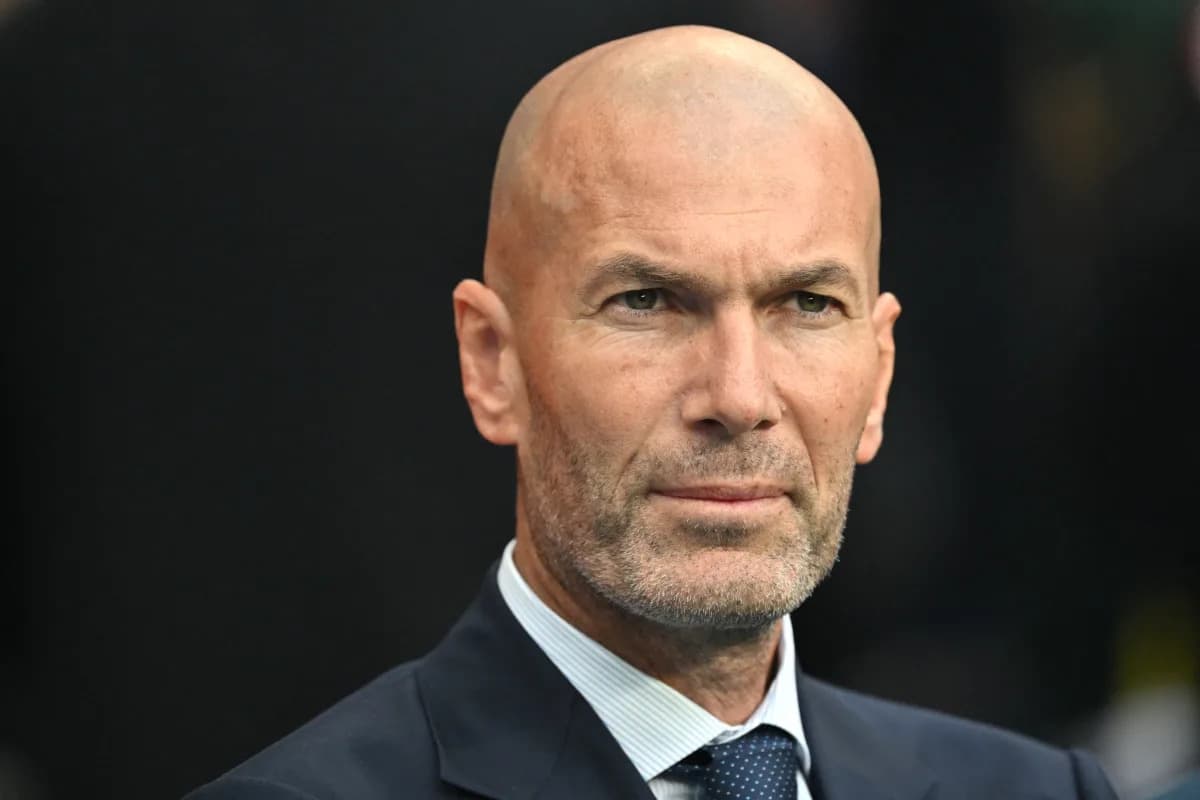 Zinédine Zidane será presentado como nuevo seleccionador de Francia el martes Zinédine Zidane será presentado como nuevo seleccionador de Francia el martes