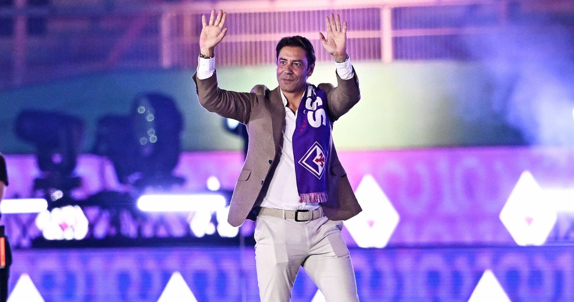 Manuel Rui Costa regresa a Florencia tras 25 años para partido de leyendas en el centenario de Fiorentina Manuel Rui Costa regresa a Florencia tras 25 años para partido de leyendas en el centenario de Fiorentina