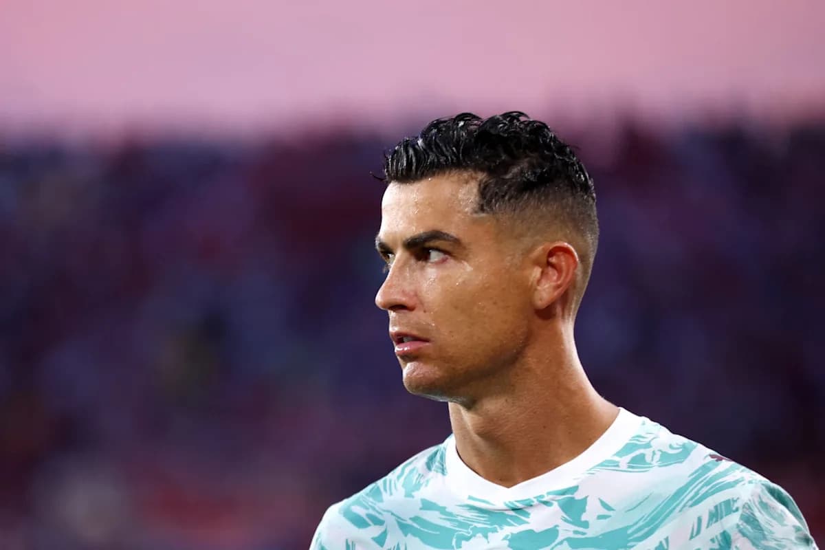 Cristiano Ronaldo recibe el premio a mejor jugador contra Croacia y genera sorpresa entre aficionados Cristiano Ronaldo recibe el premio a mejor jugador contra Croacia y genera sorpresa entre aficionados