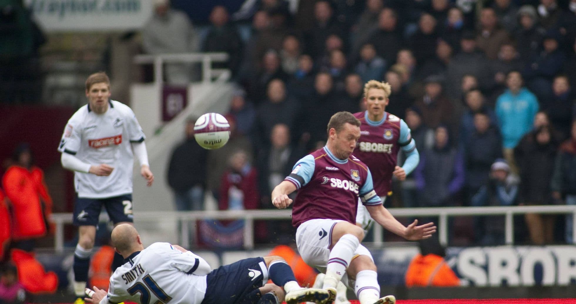 Millwall y West Ham se enfrentan tras 14 años en el histórico derbi número 100 Millwall y West Ham se enfrentan tras 14 años en el histórico derbi número 100