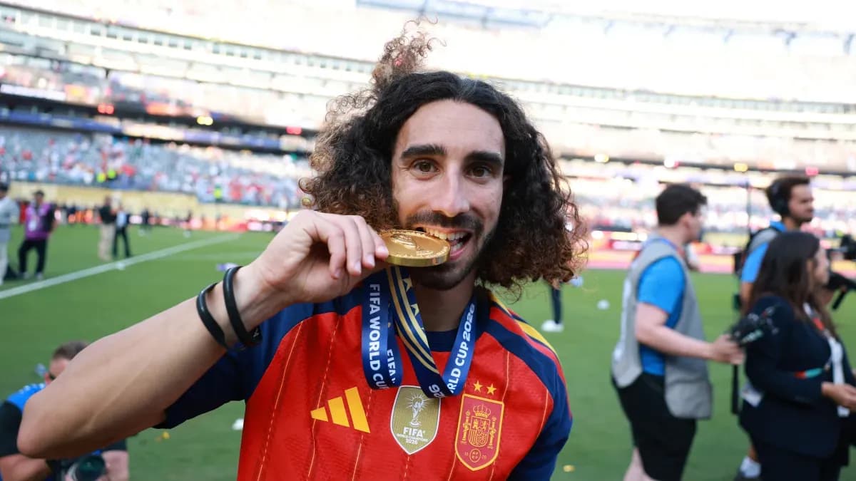 Marc Cucurella cumple su promesa de tatuarse a Luis de la Fuente tras ganar el Mundial con España Marc Cucurella cumple su promesa de tatuarse a Luis de la Fuente tras ganar el Mundial con España